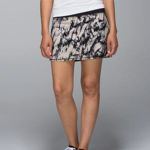 Lululemon Pace Setter skirt, size 6